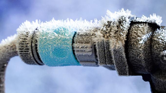 How to prevent frozen pipes